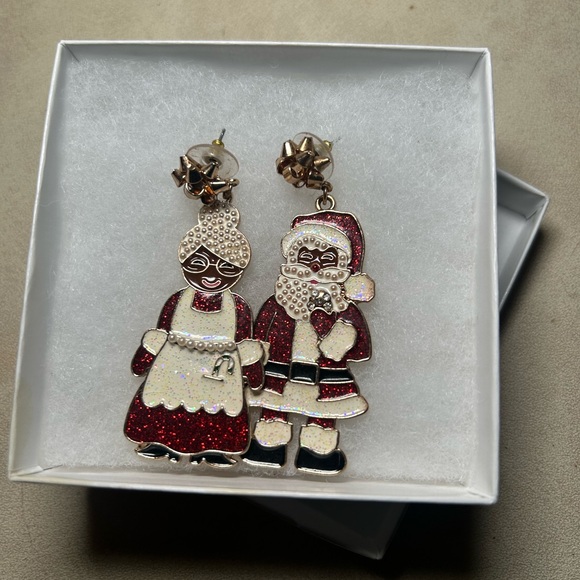 5 Christmas Candles. One Pair of Santa Earrings. One Decor Item 🎅🏻 - Picture 6 of 11